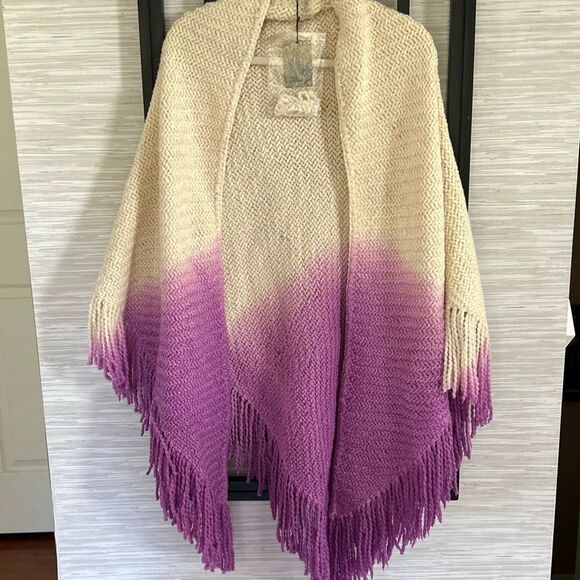 NWT Peruvian connection hand knit variegated purple cream shawl with fringe cape - Picture 1 of 7